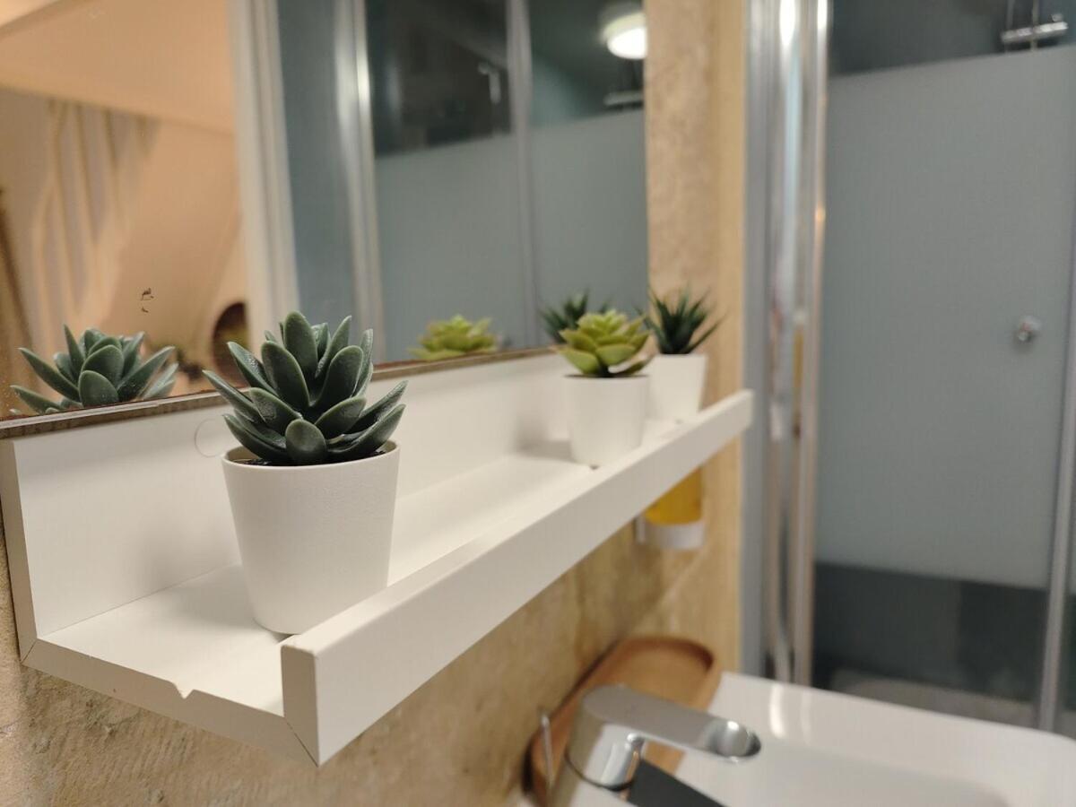 Studio Lumineux Et Fleuri Idealement Situe Apartment ก็อง ภายนอก รูปภาพ