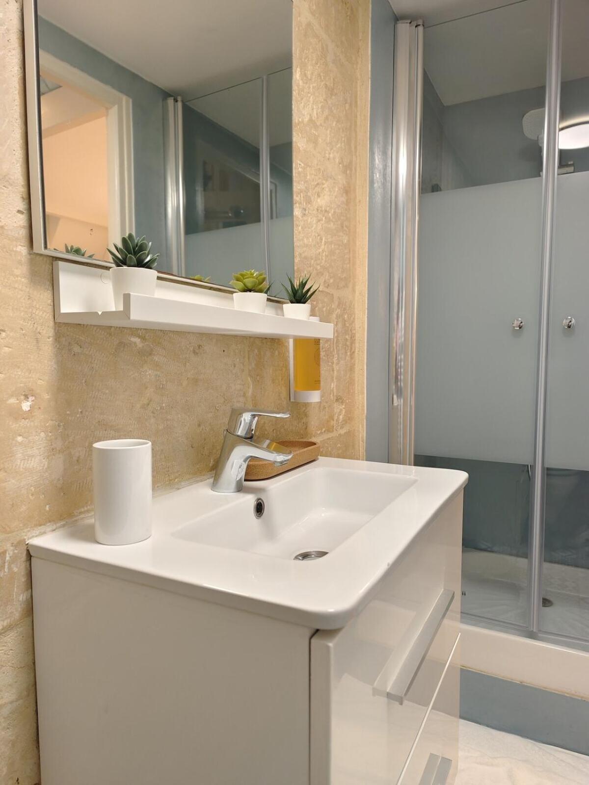 Studio Lumineux Et Fleuri Idealement Situe Apartment ก็อง ภายนอก รูปภาพ