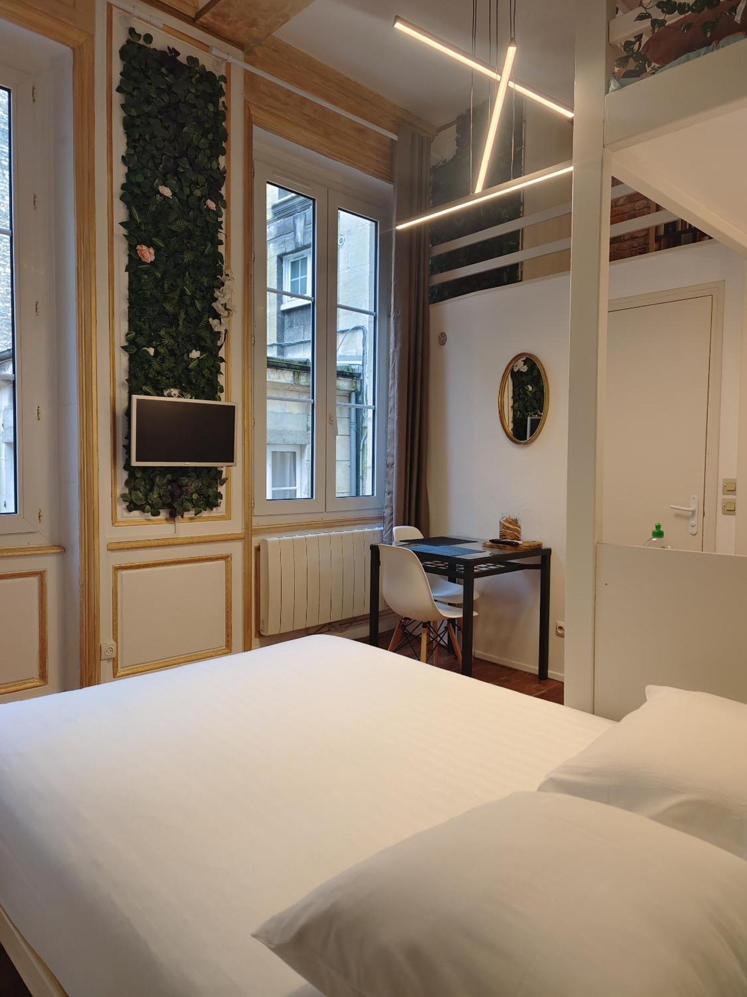 Studio Lumineux Et Fleuri Idealement Situe Apartment ก็อง ภายนอก รูปภาพ